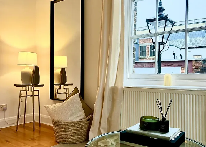 Stylish One Bedroom Apartment In The Heart Of Angel