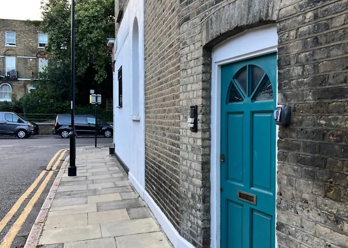 Stylish One Bedroom Apartment In The Heart Of Angel